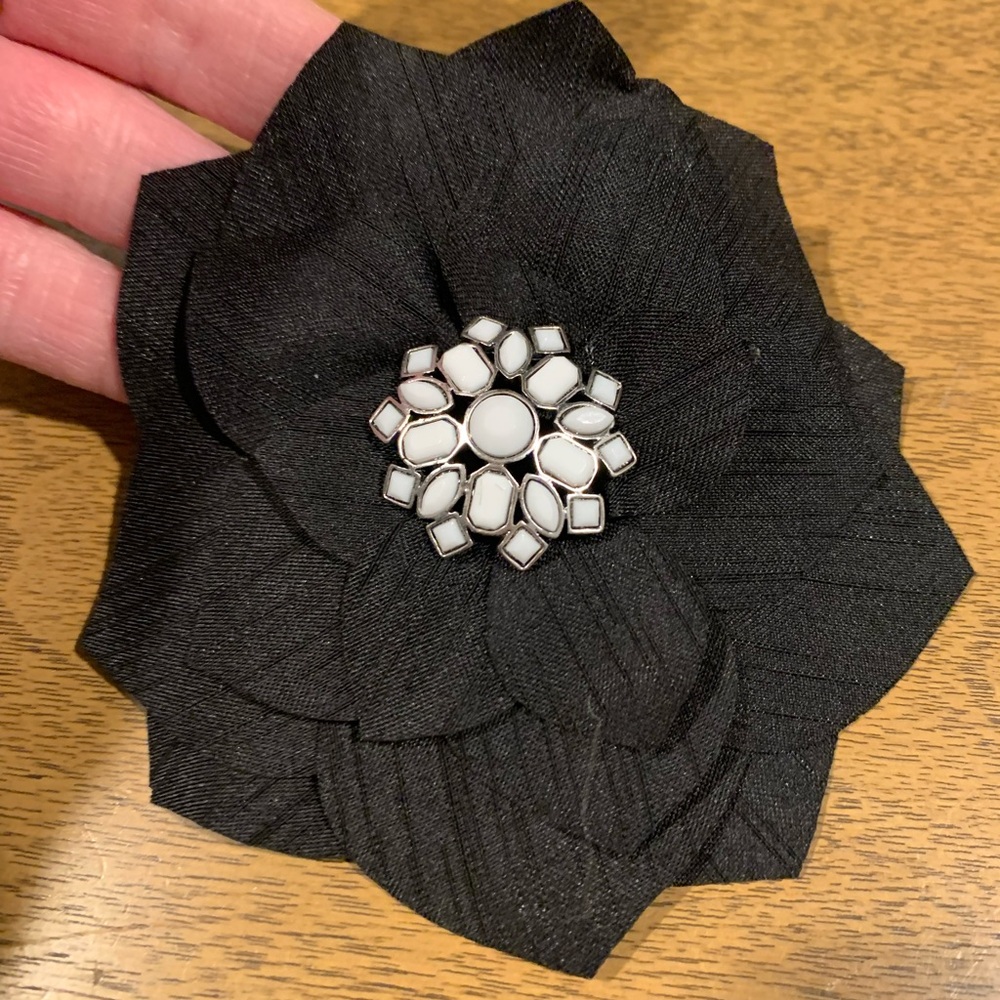 Just picked Floral Hair Brooch, NWT, Never Worn